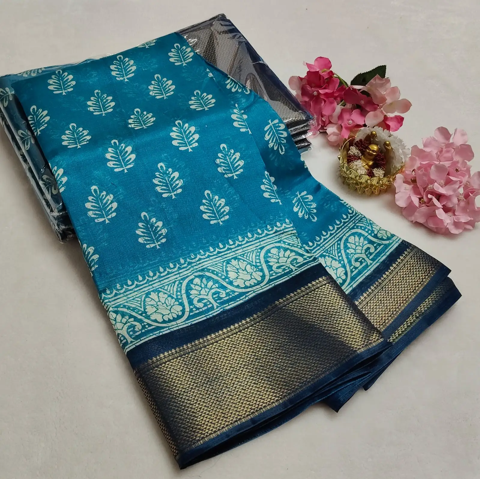 Leaf Butta Grand Banarasi Border Dolla Silk Saree